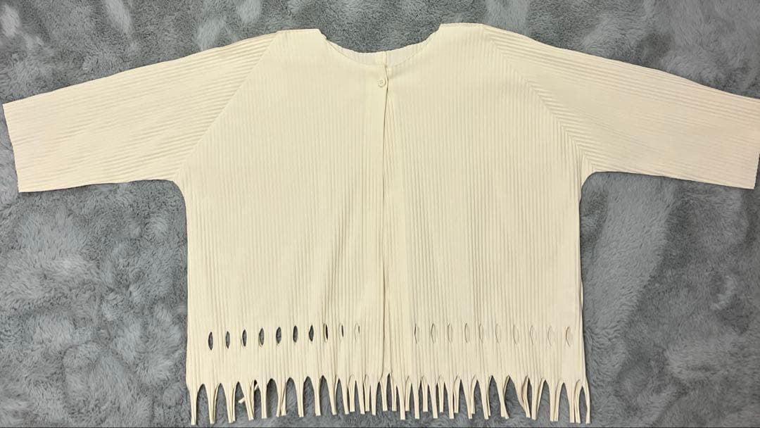 me ISSEY MIYAKE 白　カーディガン