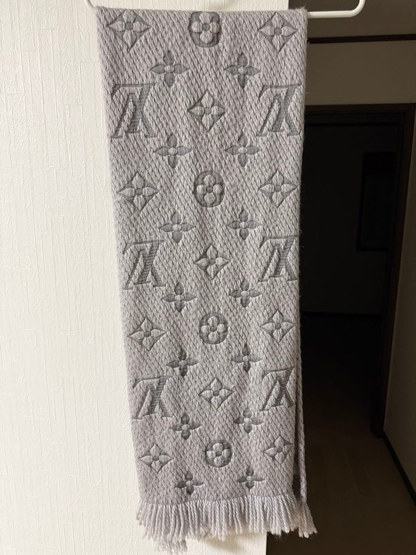 LOUIS VUITTON グレー マフラー