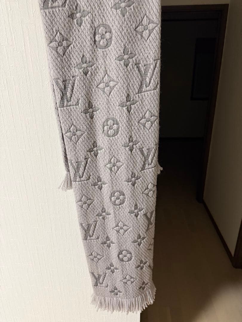 LOUIS VUITTON グレー マフラー