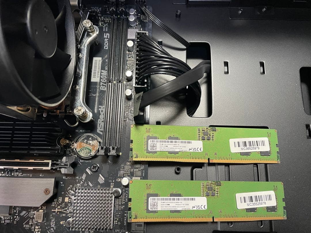 DDR5メモリー８GB✖️2枚