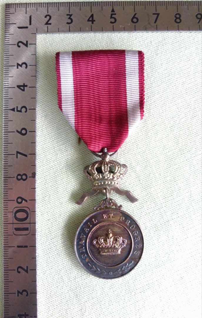 ベルギーの王冠勲章（Order of the　Crown）の銀メダル