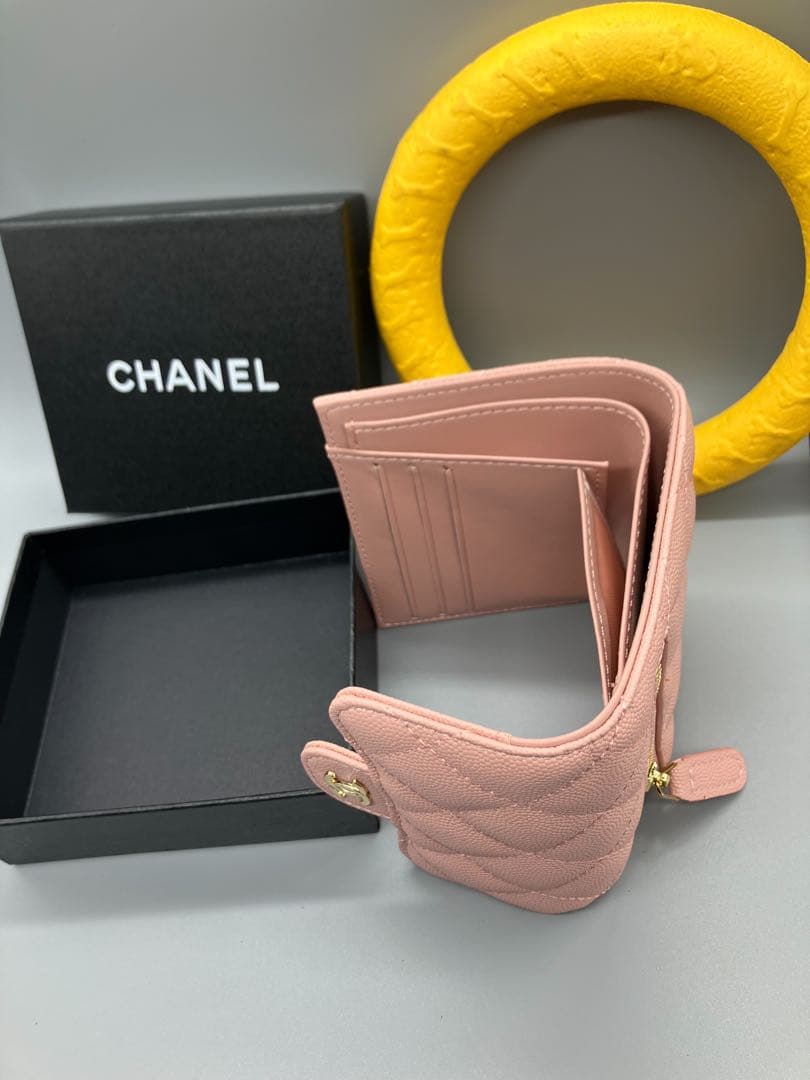 しれじゅもんCHANEL（シャネル）小型三折財布