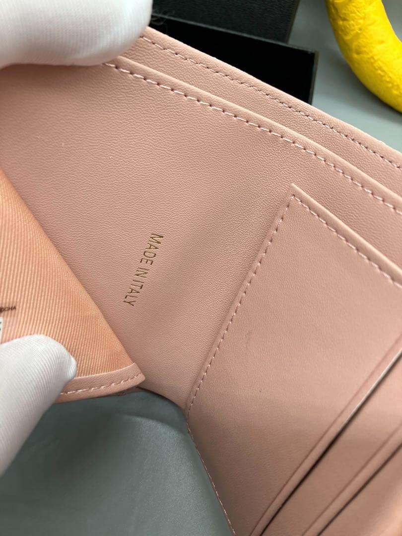 しれじゅもんCHANEL（シャネル）小型三折財布