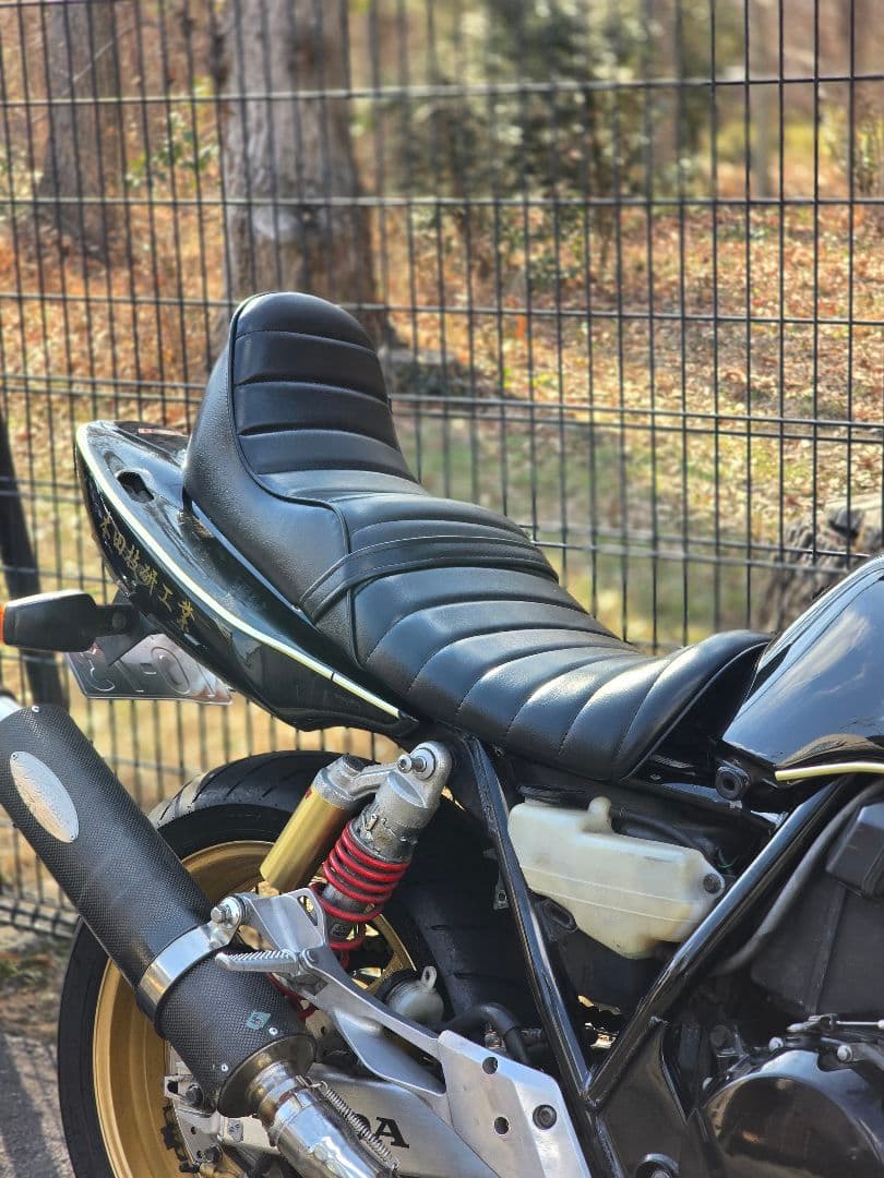 CB400SF シート チョビさん