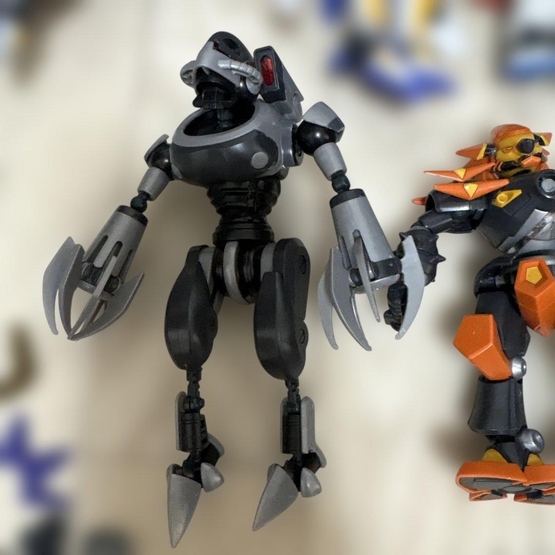 ダンボール戦機プラモデルまとめて！持ち運びケース付き　送料込み