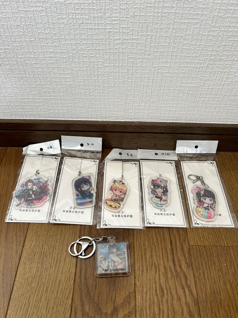鬼滅の刃 全23巻セット＋鬼殺隊見聞録＋缶バッジ付【美品・お得セット】