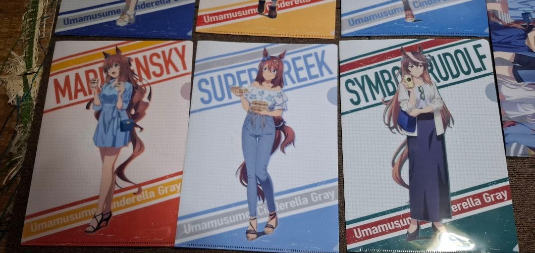 ウマ娘 公式応援タオル4枚とクッションとうちわとクリアファイル7枚とフィギュア