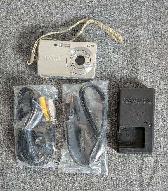 Fujifilm FinePix J10 別途メモリー2GB付き　元箱付き