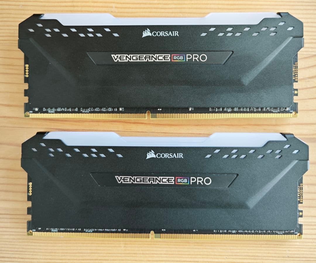 メモリー CORSAIR VENGEANCE RGB PRO 32GB DDR4-2666