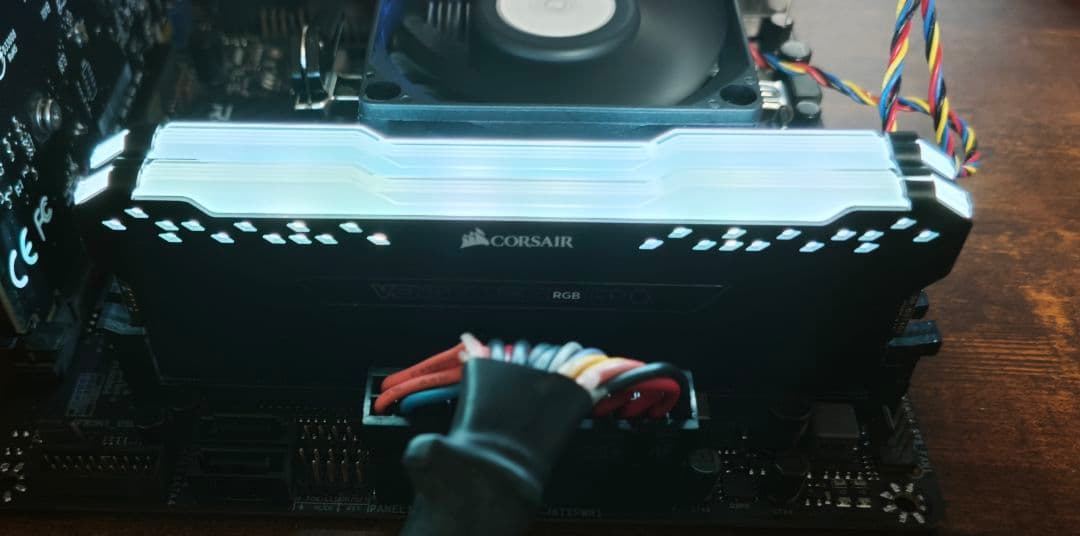 メモリー CORSAIR VENGEANCE RGB PRO 32GB DDR4-2666