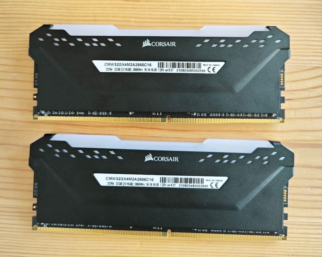 メモリー CORSAIR VENGEANCE RGB PRO 32GB DDR4-2666