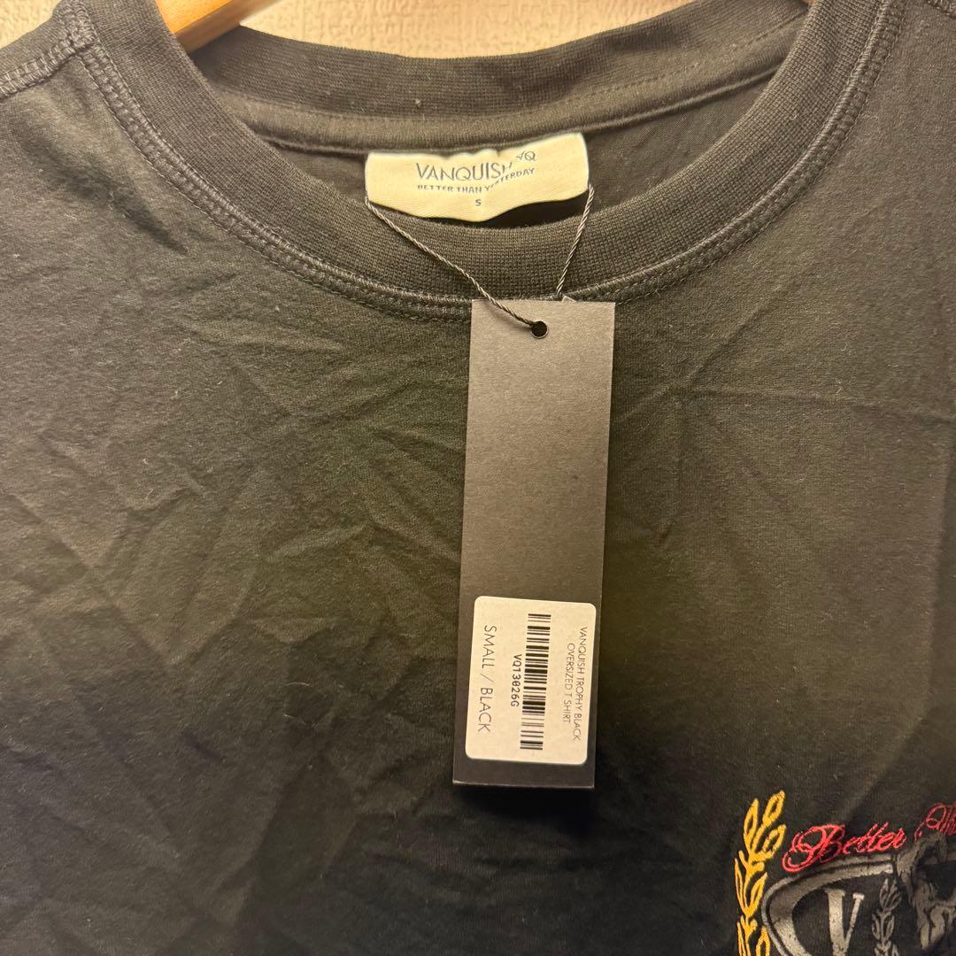トップス VANQUISH TROPHY BLACK OVERSIZED T SHIRT