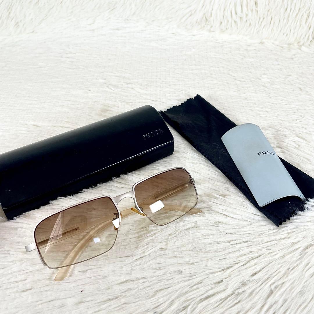 美品　PRADA　サングラス　SPR59C　ブラウンレンズ　シルバーフレーム