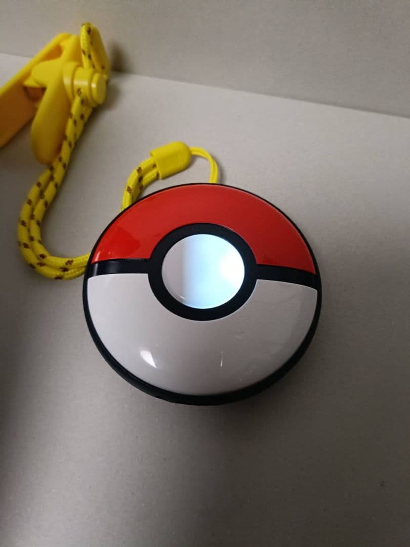 Pokémon GO Plus + (本体＋ストラップ) ※ケーブル・箱なし