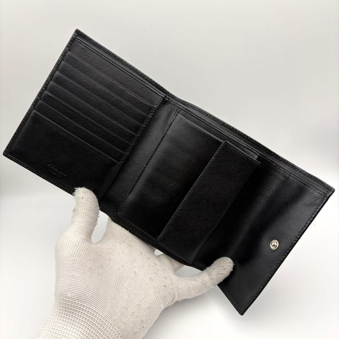 鑑定済み プラダ 財布 二つ折り サフィアーノ 三角プレート コンパクト 革 黒