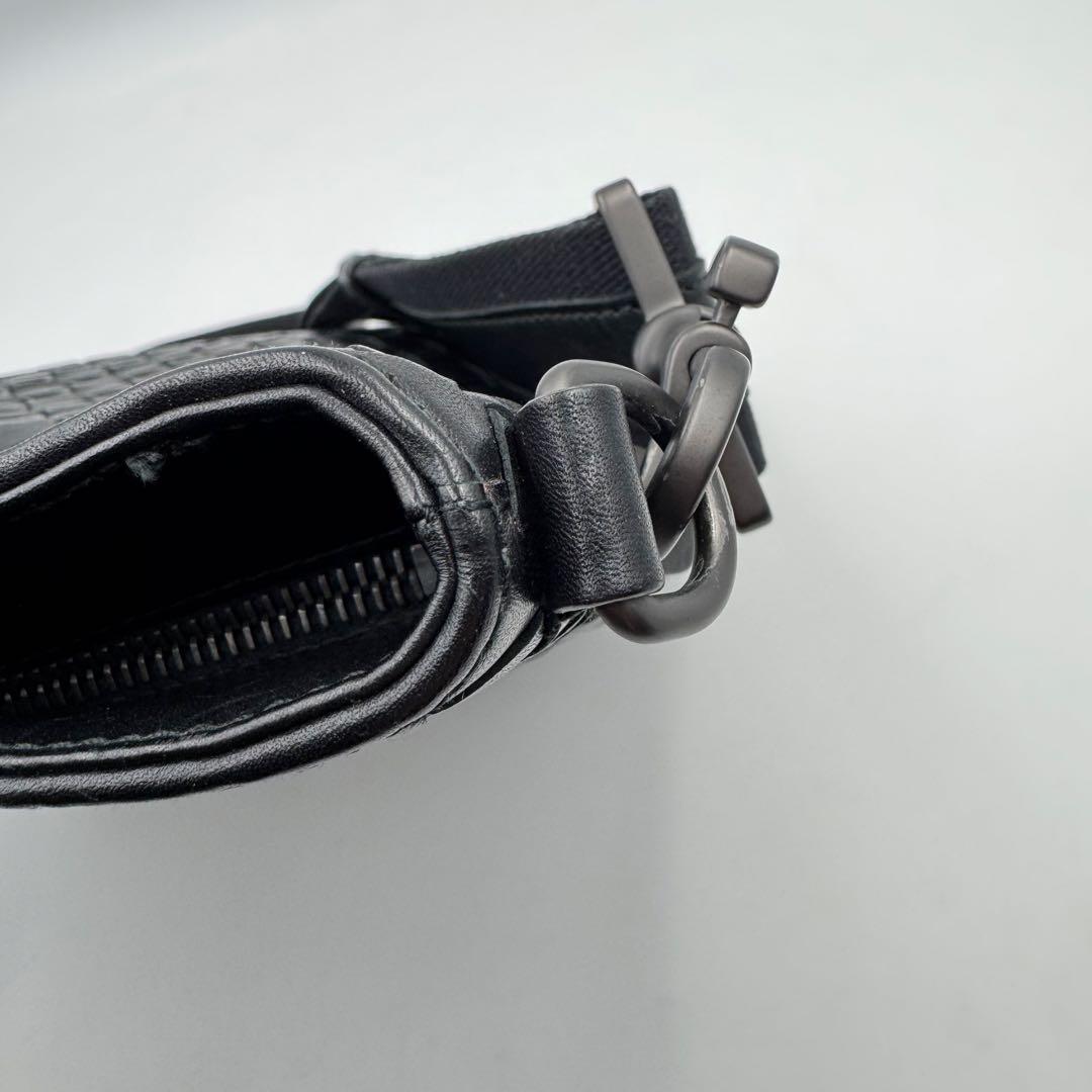 美品✨BOTTEGA VENETA ショルダーバッグ　ブラック　レザーA4収納