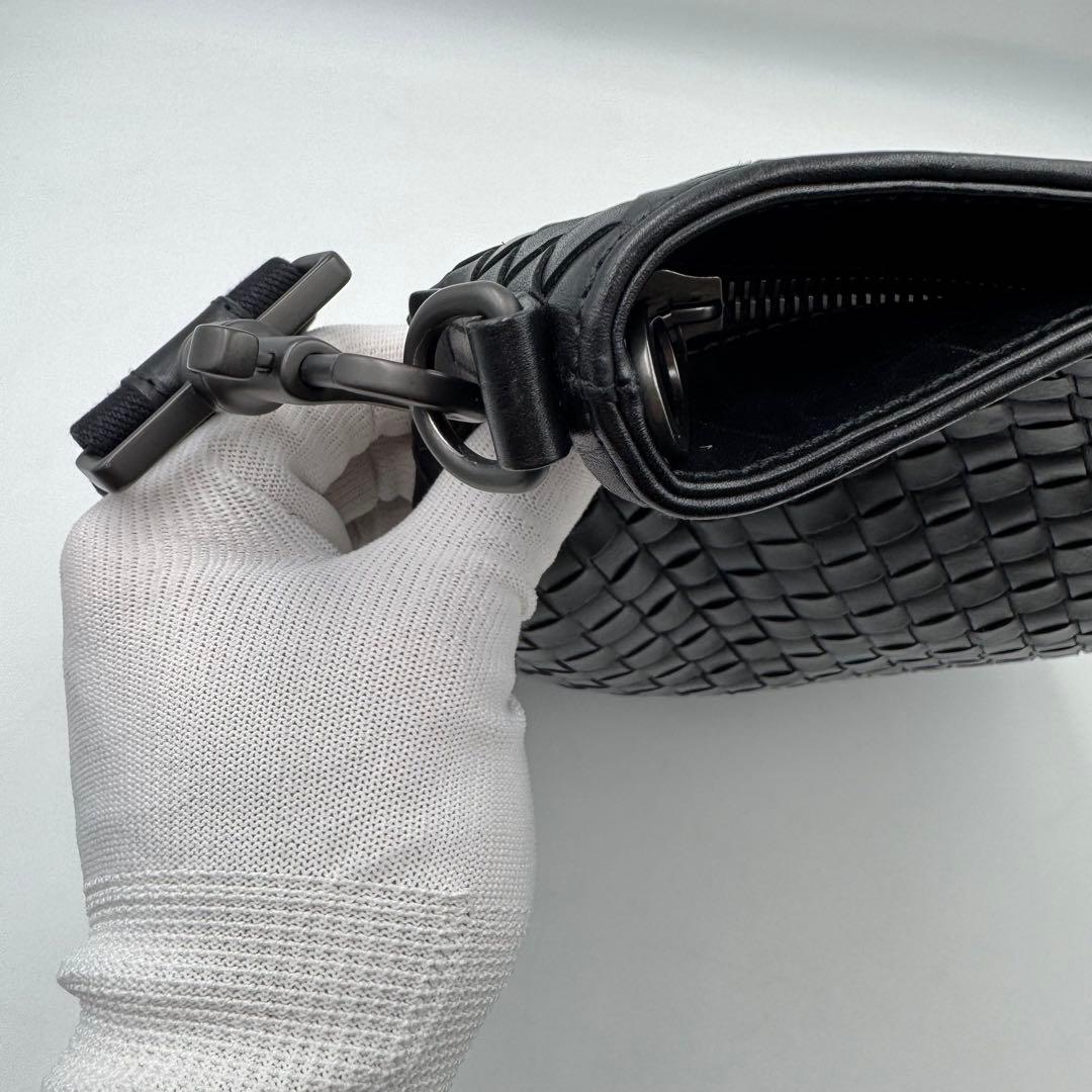 美品✨BOTTEGA VENETA ショルダーバッグ　ブラック　レザーA4収納