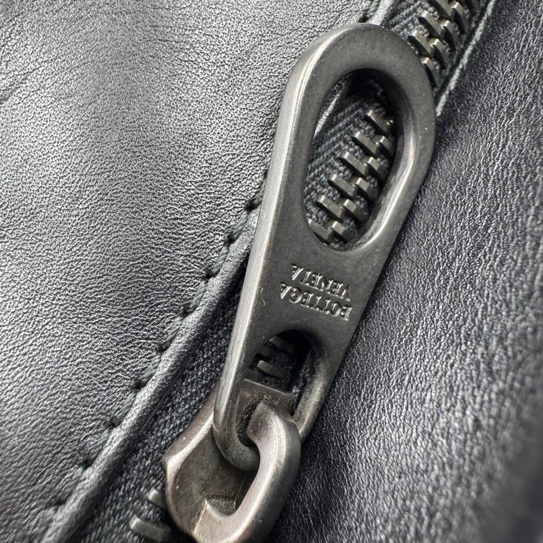 美品✨BOTTEGA VENETA ショルダーバッグ　ブラック　レザーA4収納
