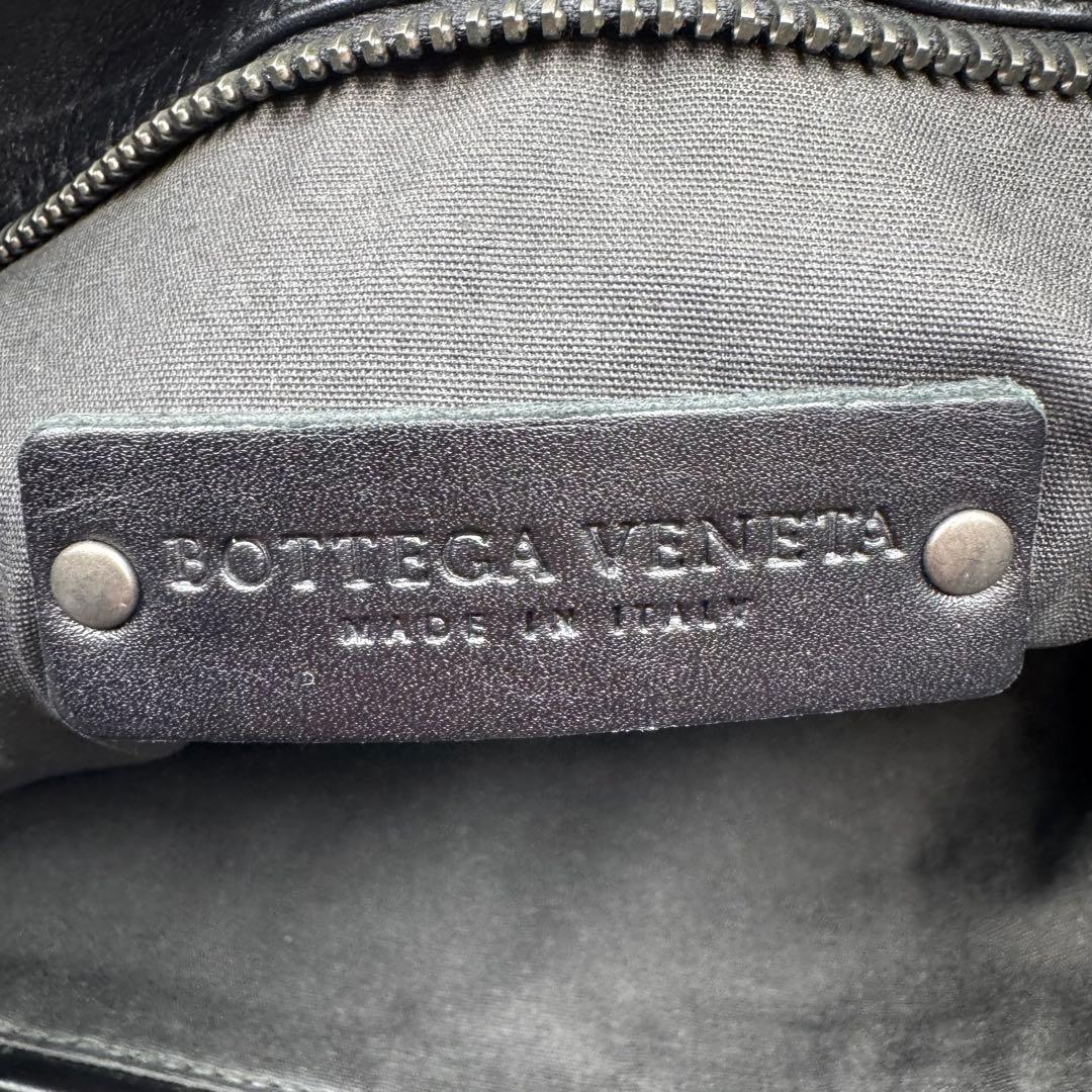 美品✨BOTTEGA VENETA ショルダーバッグ　ブラック　レザーA4収納