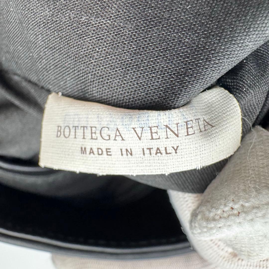 美品✨BOTTEGA VENETA ショルダーバッグ　ブラック　レザーA4収納
