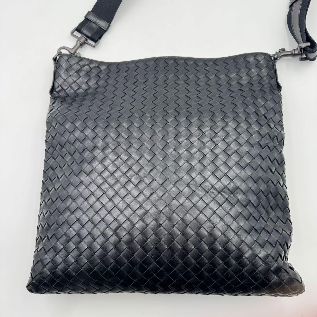 美品✨BOTTEGA VENETA ショルダーバッグ　ブラック　レザーA4収納