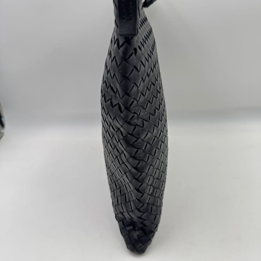 美品✨BOTTEGA VENETA ショルダーバッグ　ブラック　レザーA4収納