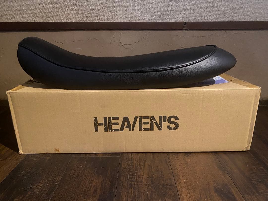 HEAVEN'S ブラック バイクシート