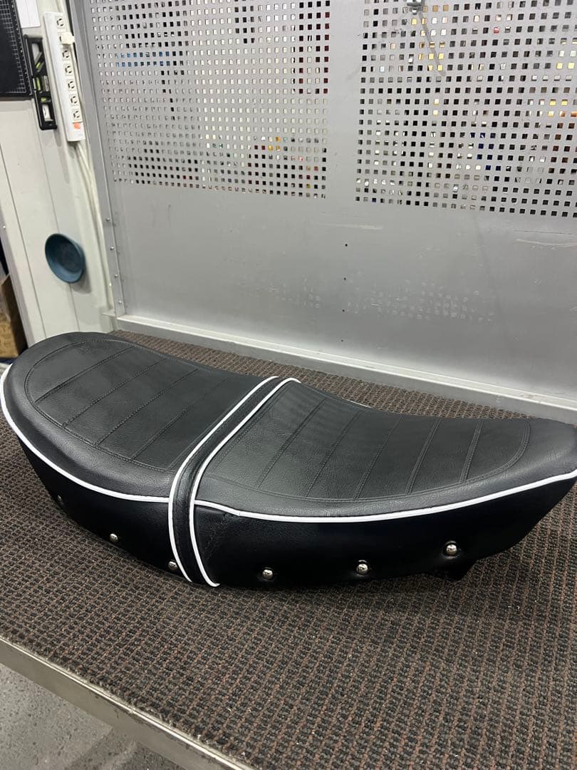 シャリー段付シート　スーパーカブ流用