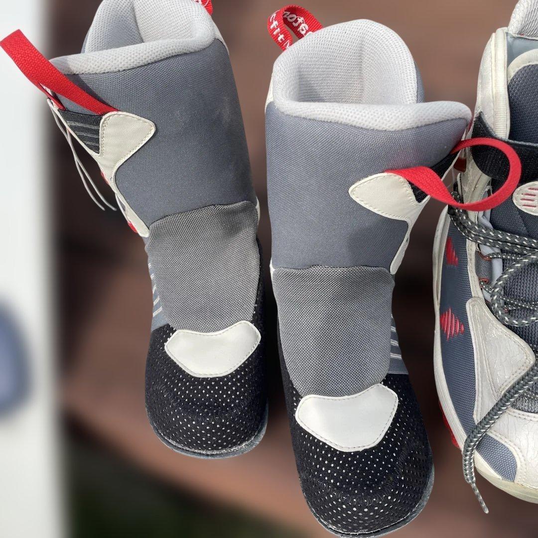 s*様 Salomonブーツとバートンの女性用ボードセット。ジャンク品、ブース2
