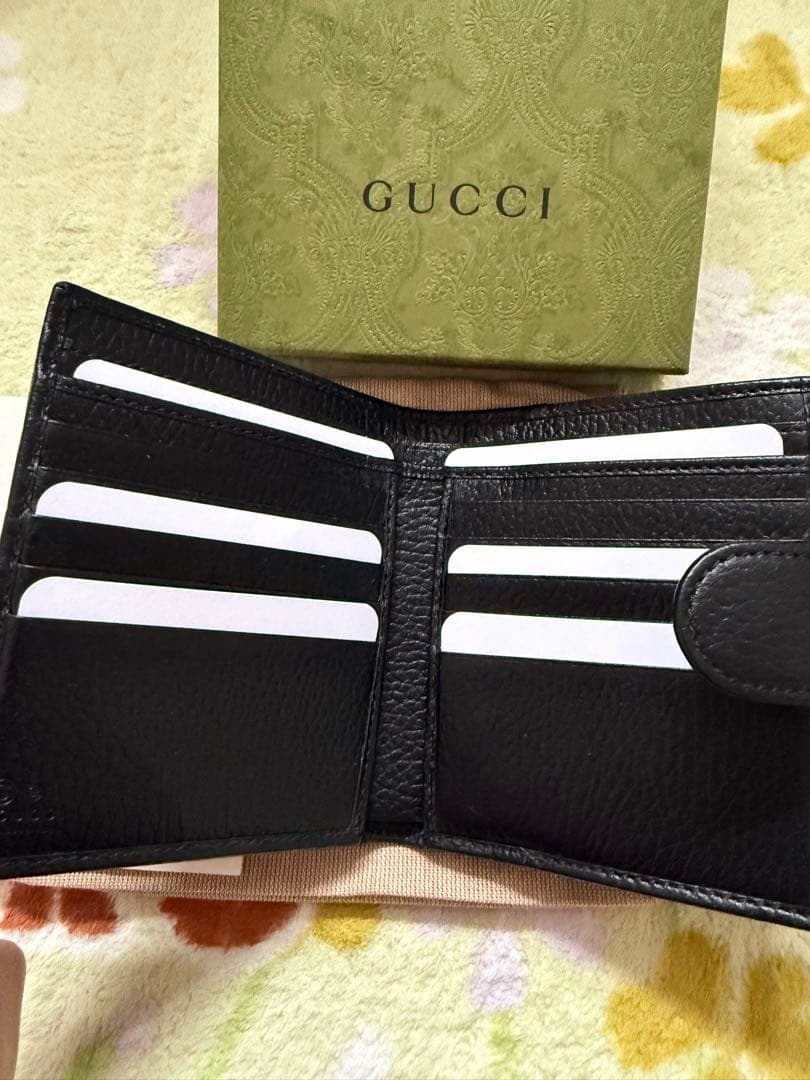 GUCCI ブラック 二つ折り財布 GGロゴ