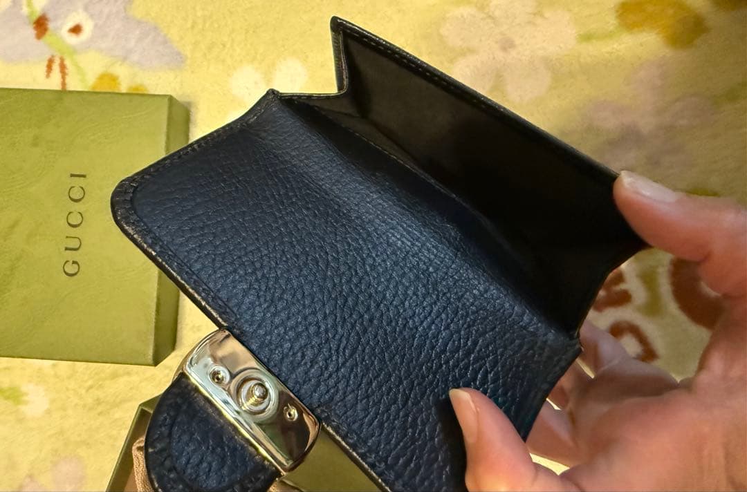 GUCCI ブラック 二つ折り財布 GGロゴ