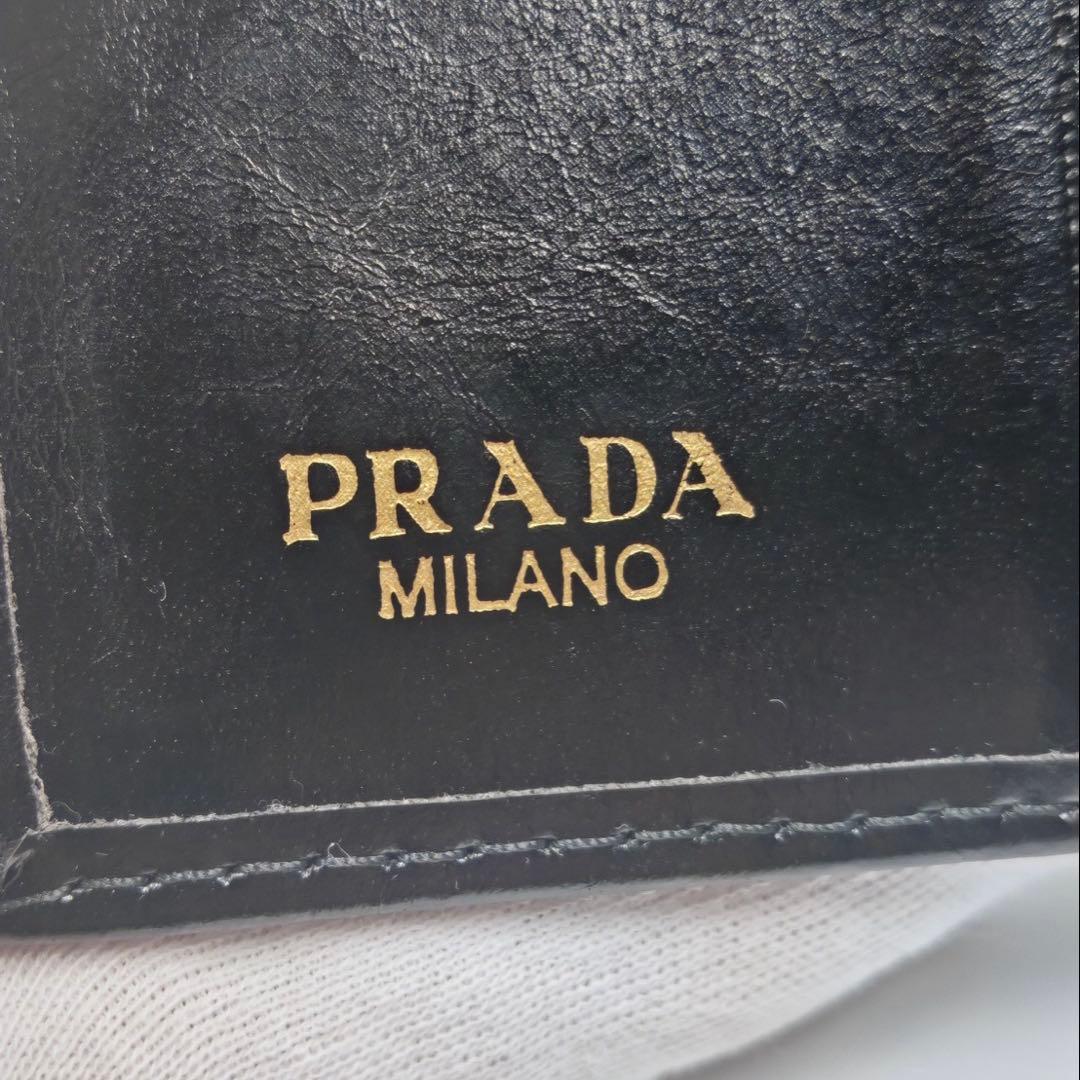 PRADA ミニウォレット 二つ折り財布　ブラック　レザー　美品