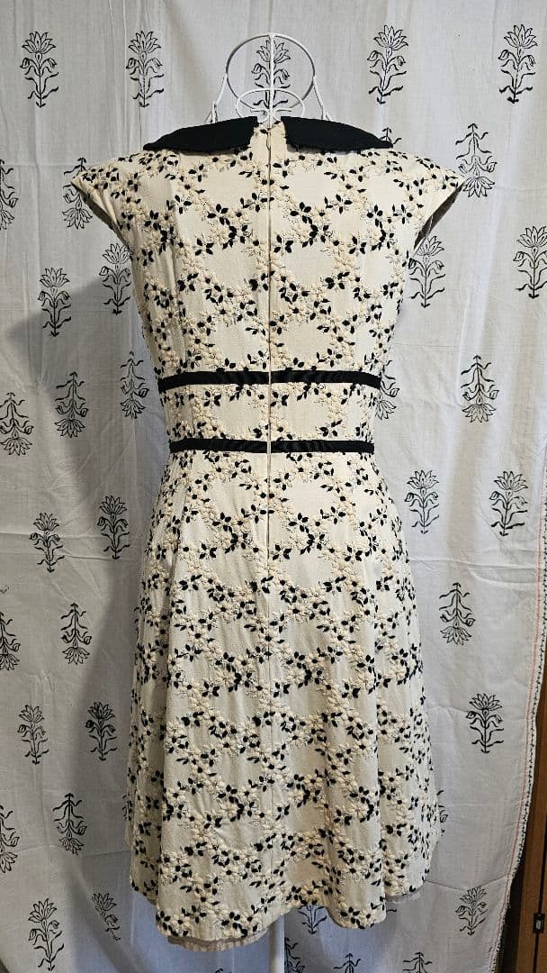 tocca 刺繍 フレンチスリーブワンピース