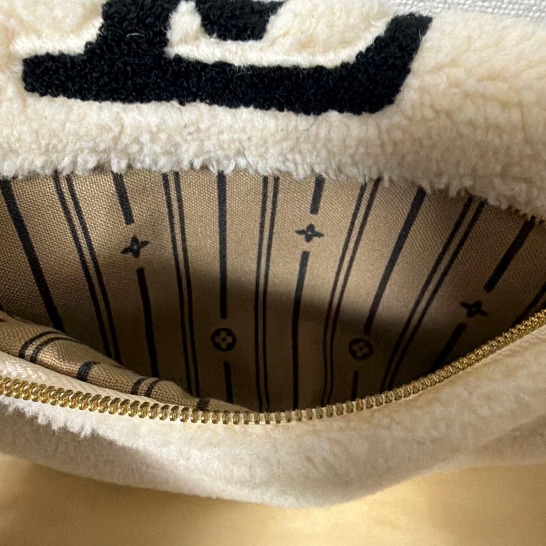 LOUIS VUITTON ファー ボディバッグ