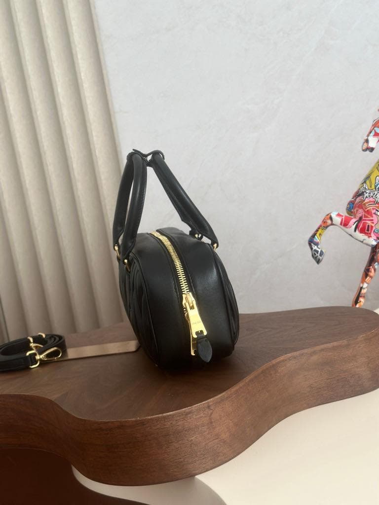 miu miu ブラック プリーツ クラッチバッグ