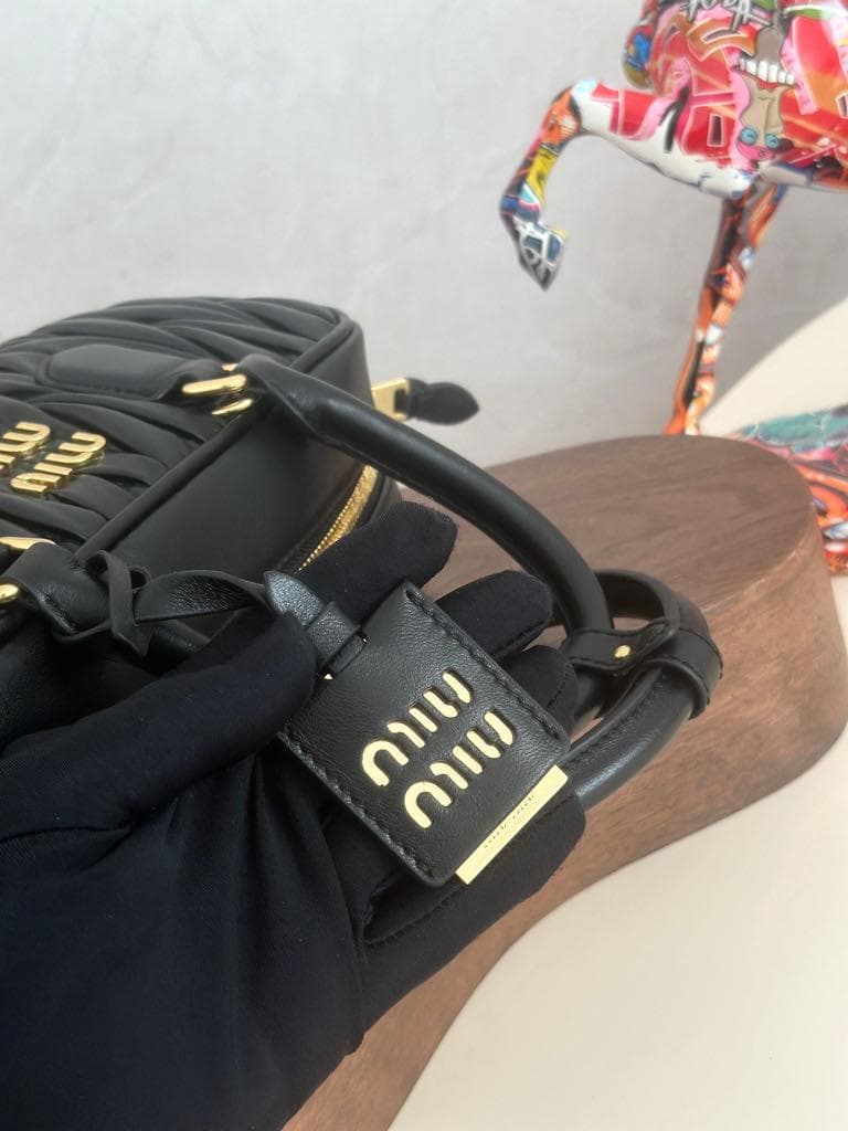 miu miu ブラック プリーツ クラッチバッグ