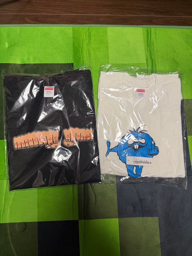 l*y様 新品　supreme Tシャツ　2枚セット