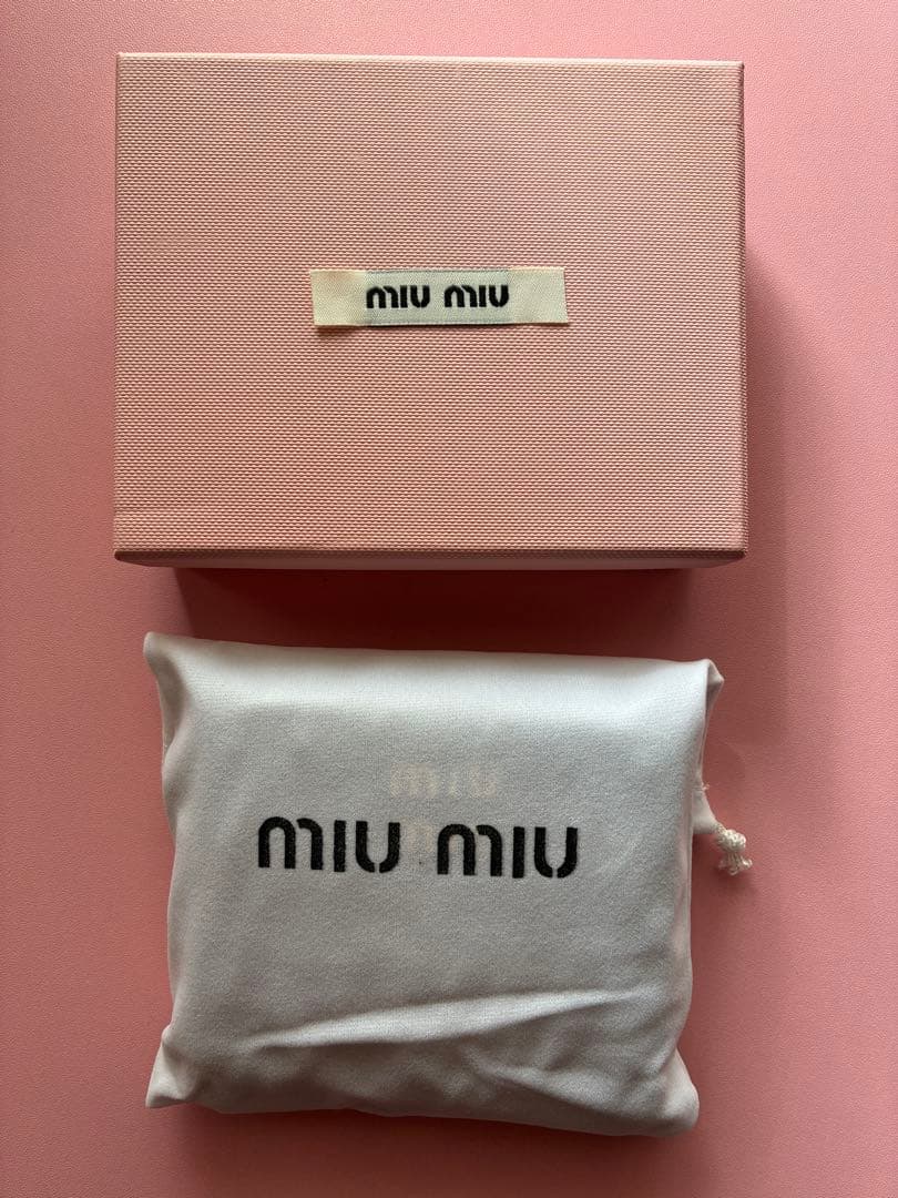 miumiu マテラッセ2つ折り財布