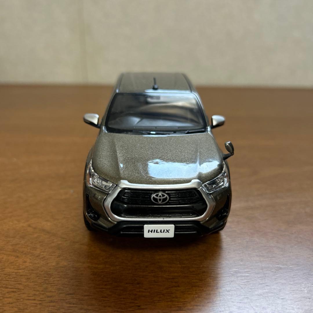トヨタハイラックス カラーサンプルミニカー