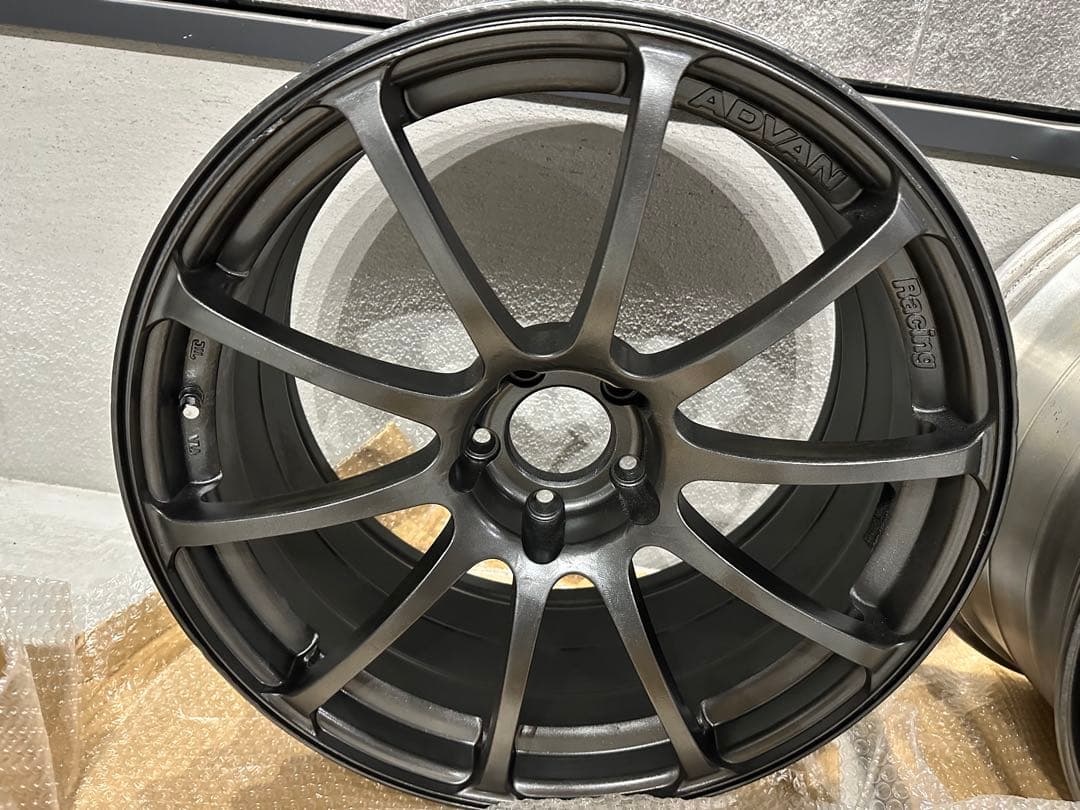 ヨコハマ　ADVAN Racing RS 19インチホイール