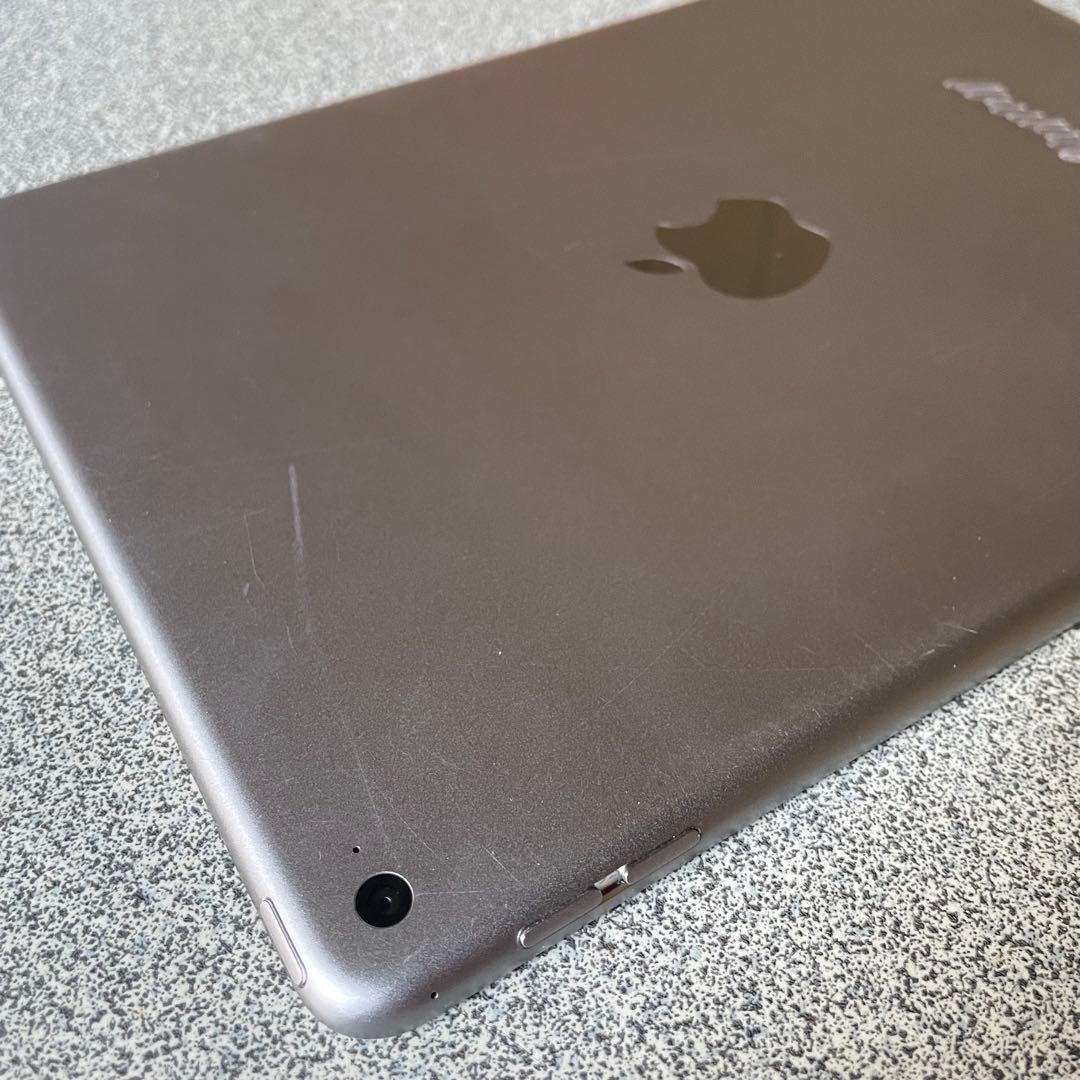 送無料F22 iPad Air 第2世代 スペースグレイ 128GB Wi-Fi