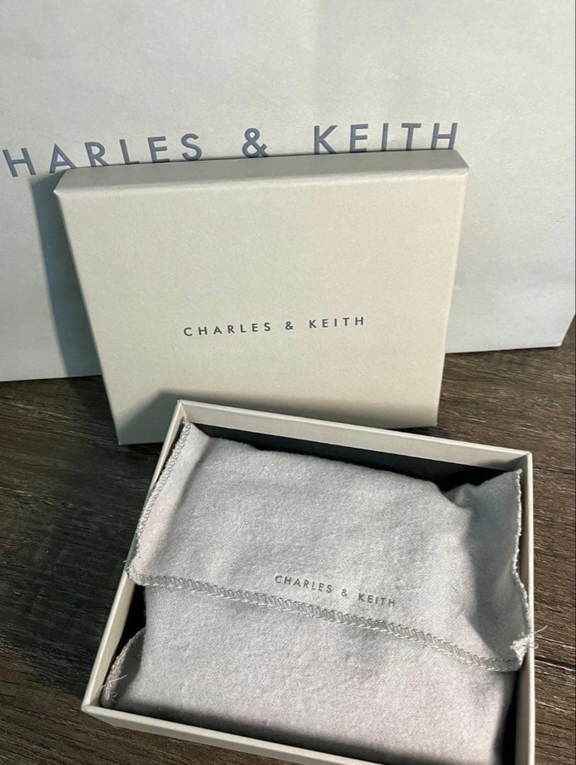 海外限定CHARLES & KEITH 財布
