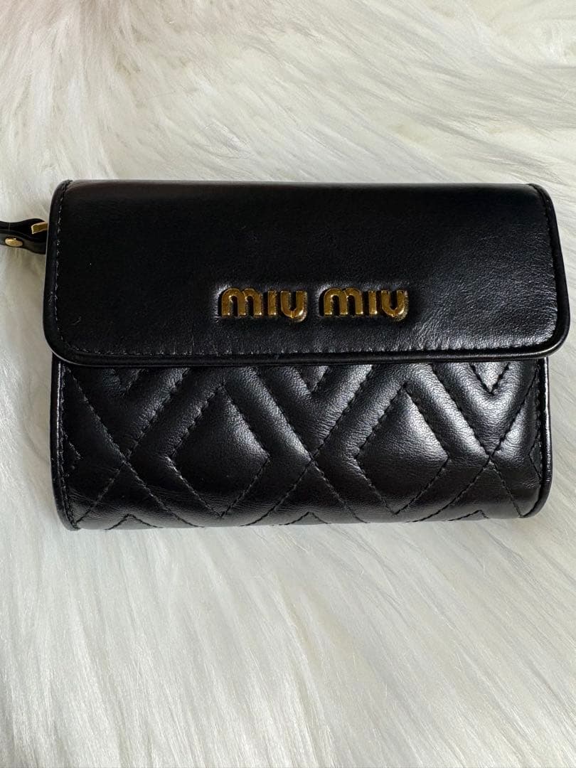 MIU MIU ブラックレザー三つ折り財布