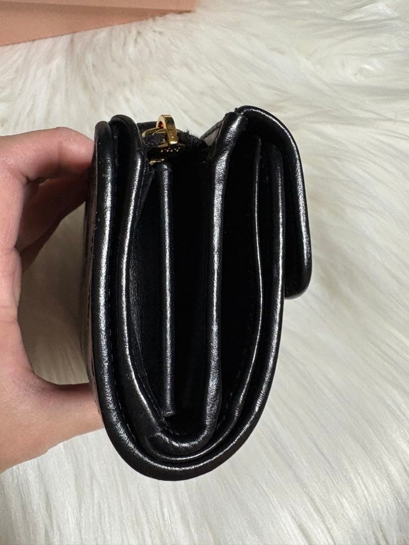 MIU MIU ブラックレザー三つ折り財布