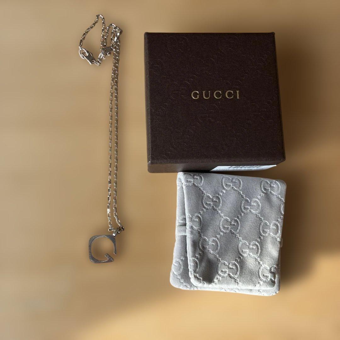GUCCI シルバーロゴネックレス
