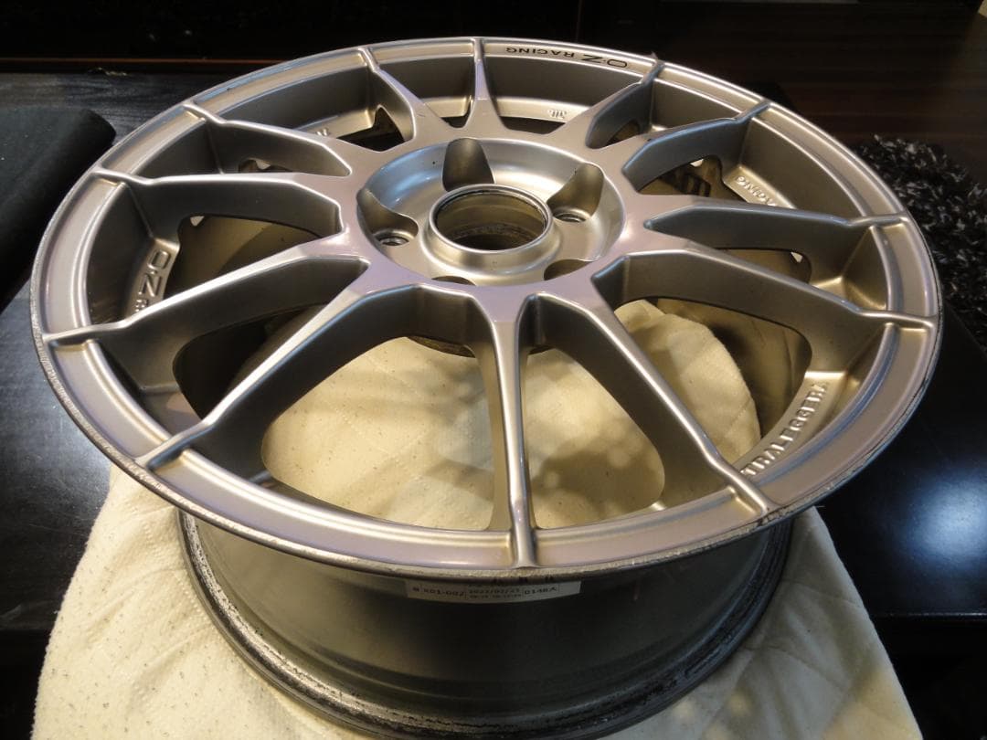 OZ Racing 7J16インチ5穴PCD114.3 ウルトラレッジェーラ1本