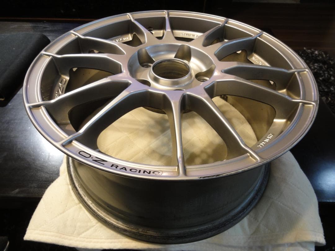 OZ Racing 7J16インチ5穴PCD114.3 ウルトラレッジェーラ1本