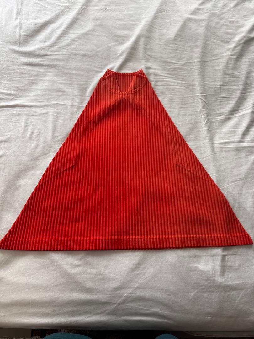 ISSEY MIYAKE HOMME PLISSÉ ノースリーブトップス 三角形