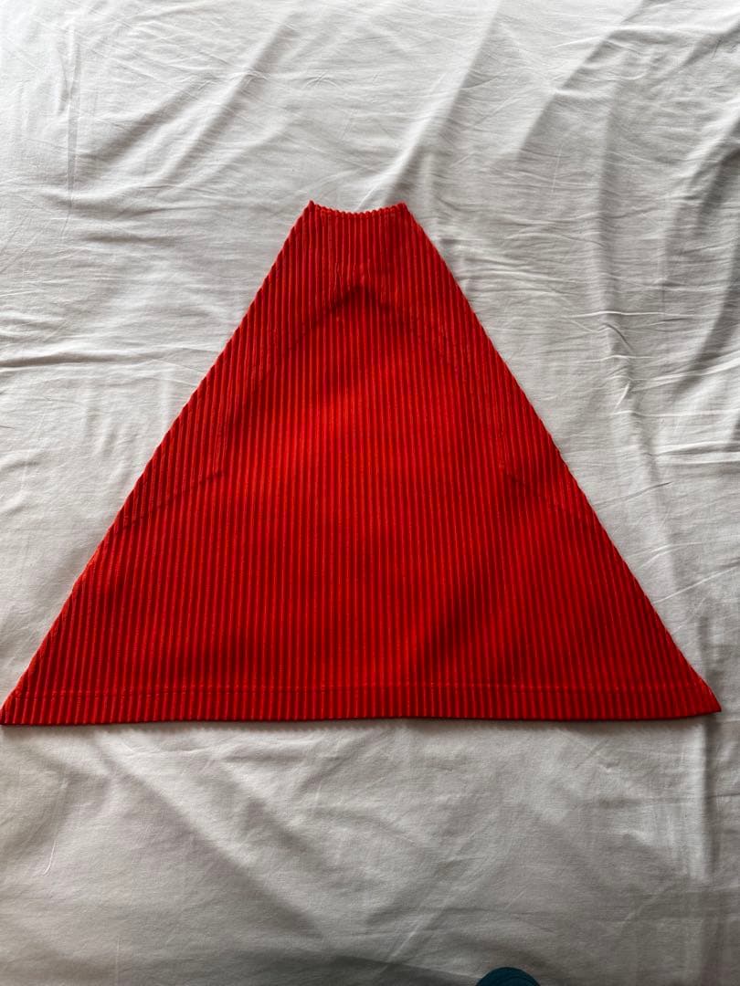 ISSEY MIYAKE HOMME PLISSÉ ノースリーブトップス 三角形