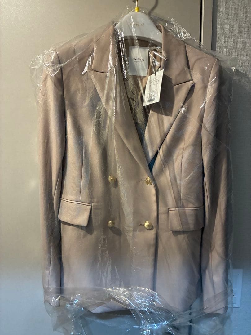 新品タグ付き herlipto Trois Gold Button Blazer